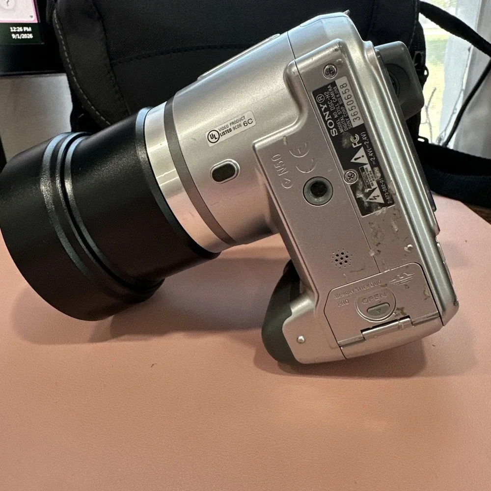 Sony Cyber-shot DSC-H2 6.0MP Digital Camera - Silver W Memory Card & Case Tested